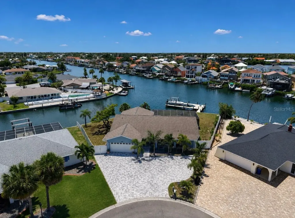 6301 Cottonwood Lane Apollo Beach FL 33572