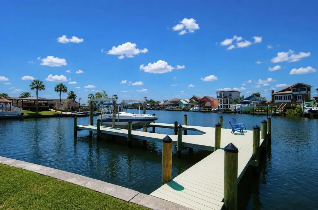 6301 Cottonwood Lane Apollo Beach FL 33572