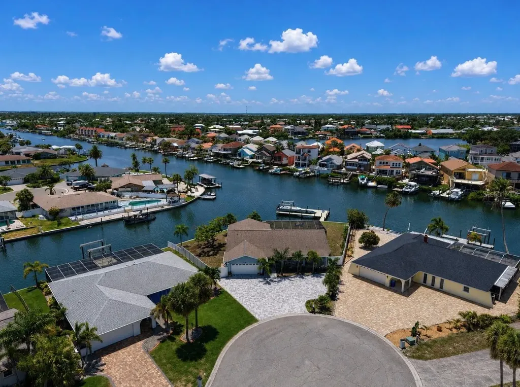 6301 Cottonwood Lane Apollo Beach FL 33572
