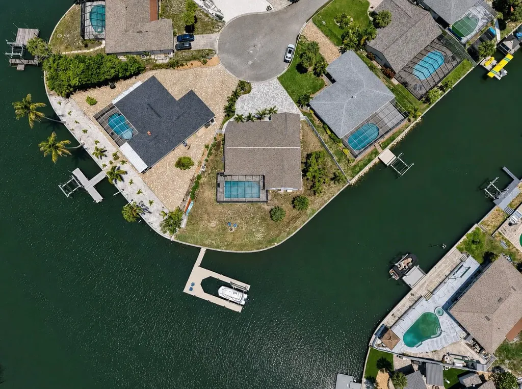 6301 Cottonwood Lane Apollo Beach FL 33572