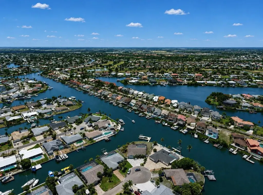 6301 Cottonwood Lane Apollo Beach FL 33572