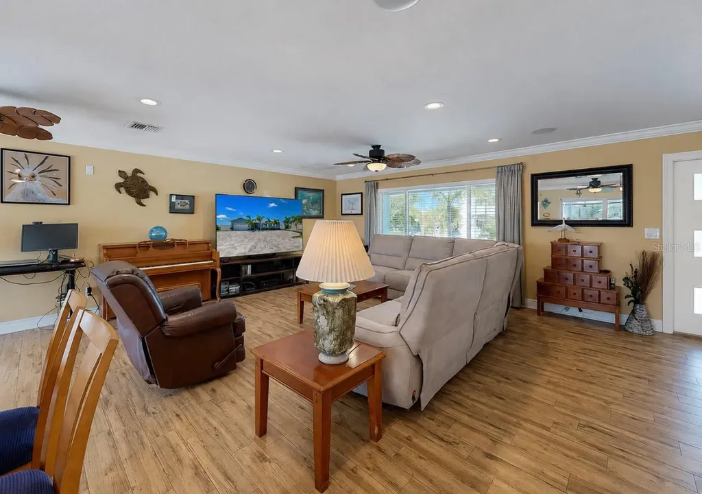 6301 Cottonwood Lane Apollo Beach FL 33572