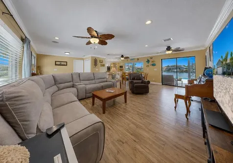 6301 Cottonwood Lane Apollo Beach FL 33572