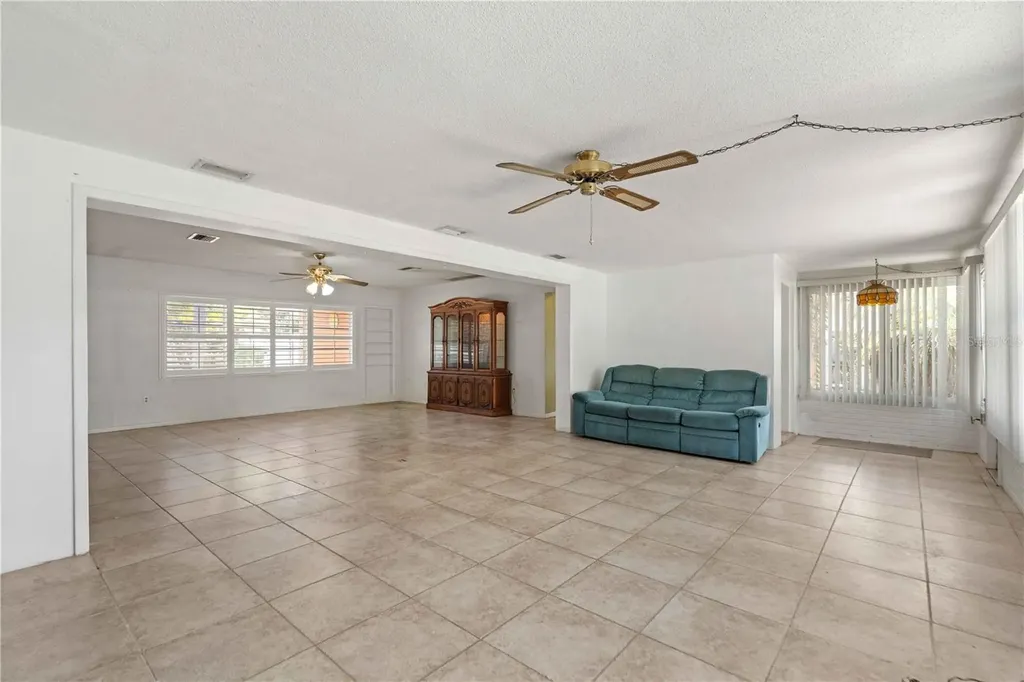 927 Parkwood Drive Dunedin FL 34698
