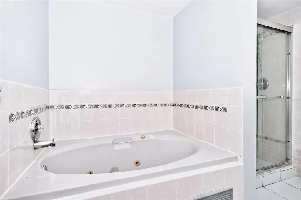 2524 W Brook Lane Clearwater FL 33761