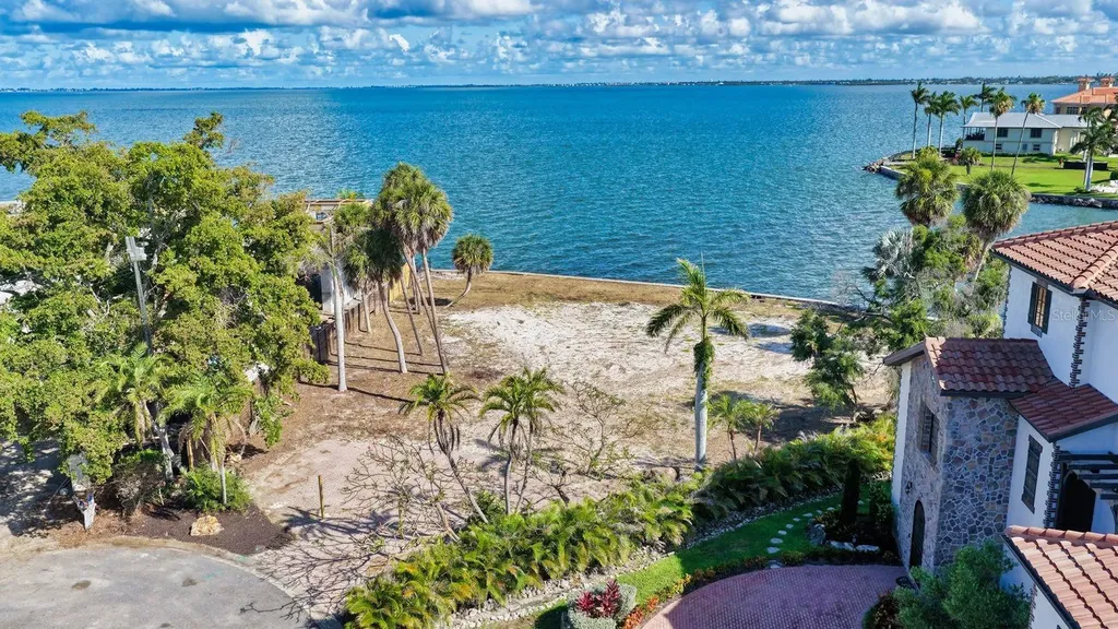 305 S South Shore Drive S Sarasota FL 34234
