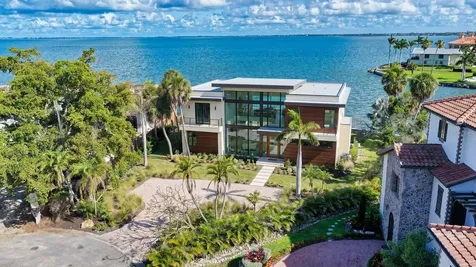 305 S South Shore Drive S Sarasota FL 34234