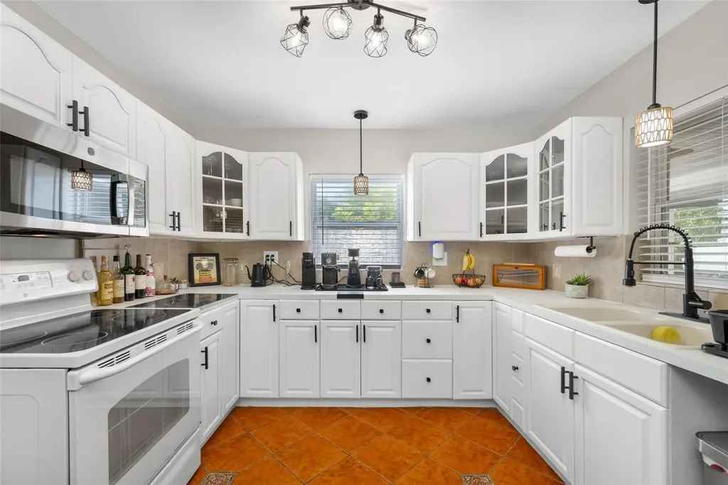6219 Hampton Drive N St Petersburg FL 33710