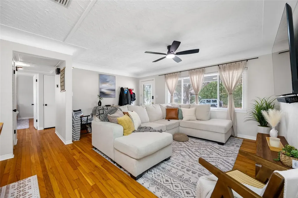 6219 Hampton Drive N St Petersburg FL 33710