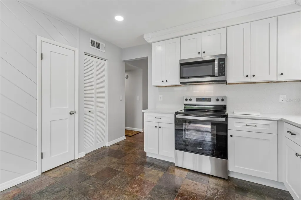16018 Saddlestring Drive Tampa FL 33618
