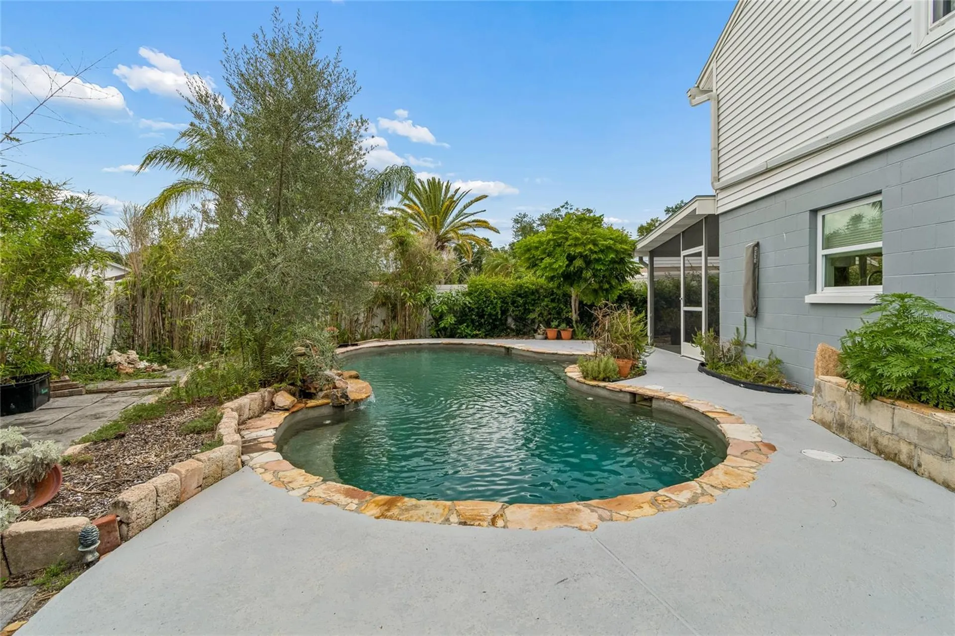 16018 Saddlestring Drive Tampa FL 33618