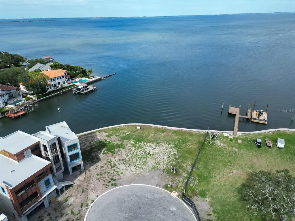 5028 W Leona Street Tampa FL 33629