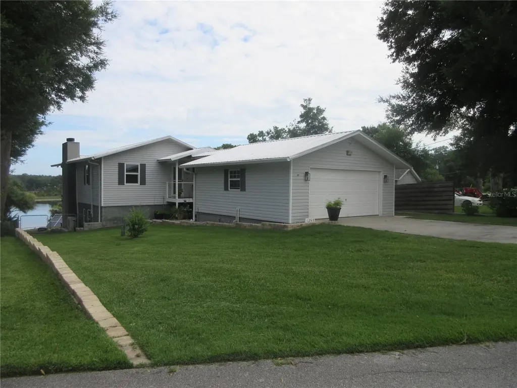16849 SE 59th Place Ocklawaha FL 32179