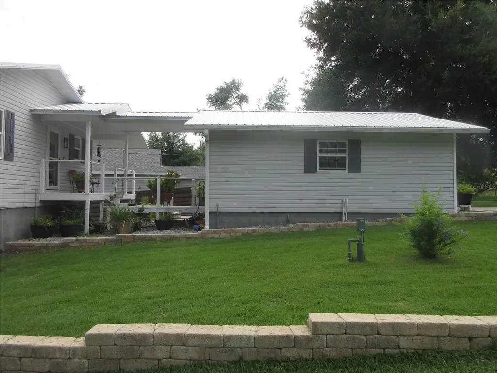 16849 SE 59th Place Ocklawaha FL 32179