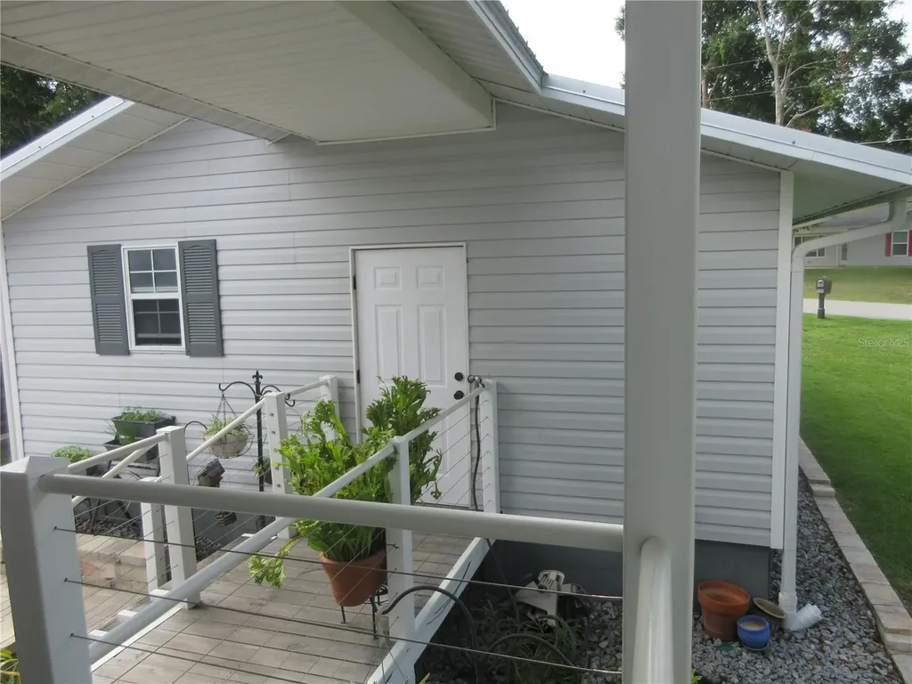 16849 SE 59th Place Ocklawaha FL 32179