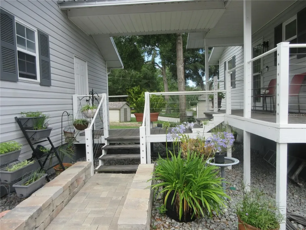 16849 SE 59th Place Ocklawaha FL 32179
