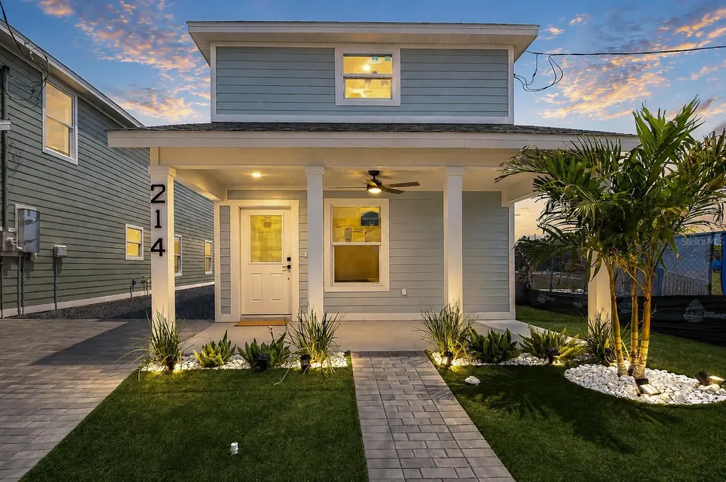 214 8th Avenue Drive W Bradenton FL 34205