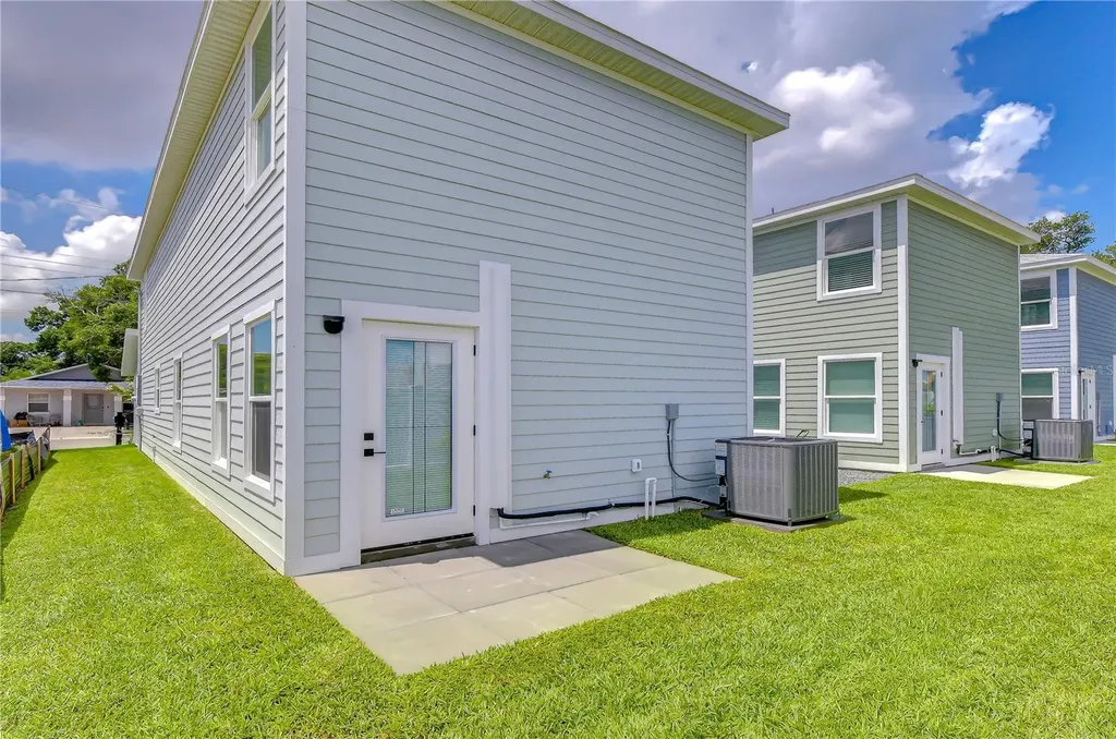 214 8th Avenue Drive W Bradenton FL 34205