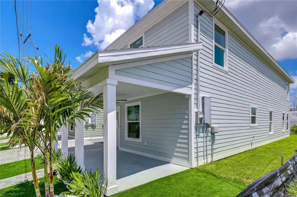 214 8th Avenue Drive W Bradenton FL 34205