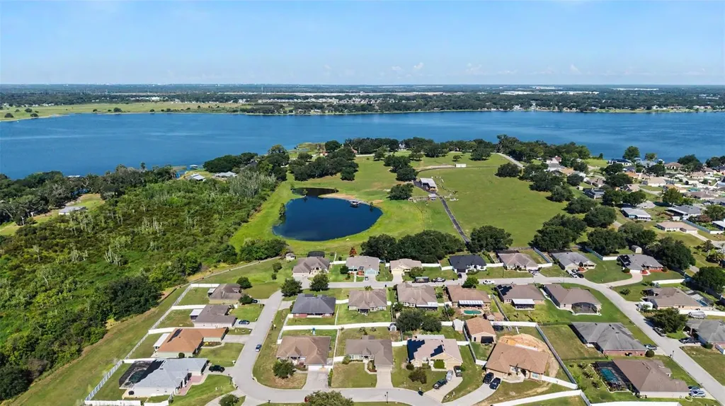 1621 Doves View Circle Auburndale FL 33823