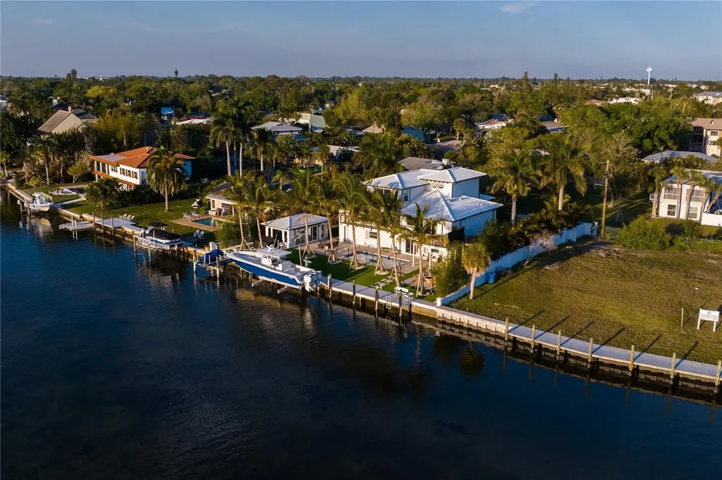 6448 Hollywood Boulevard Sarasota FL 34231
