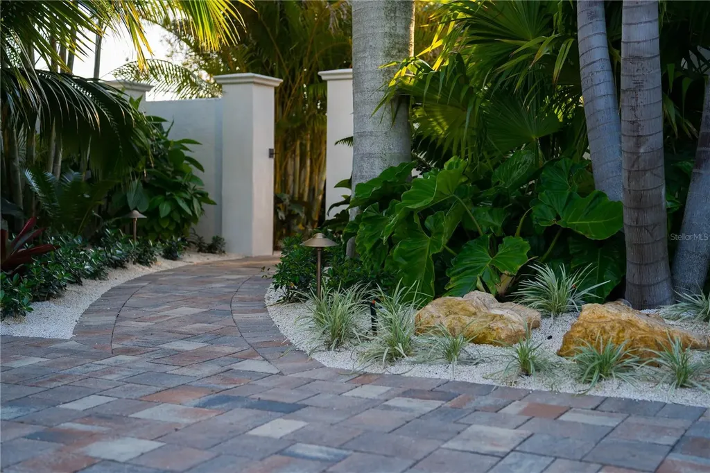 6448 Hollywood Boulevard Sarasota FL 34231