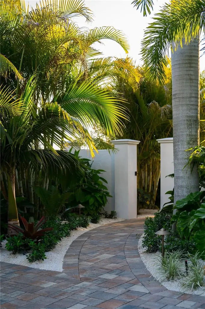 6448 Hollywood Boulevard Sarasota FL 34231