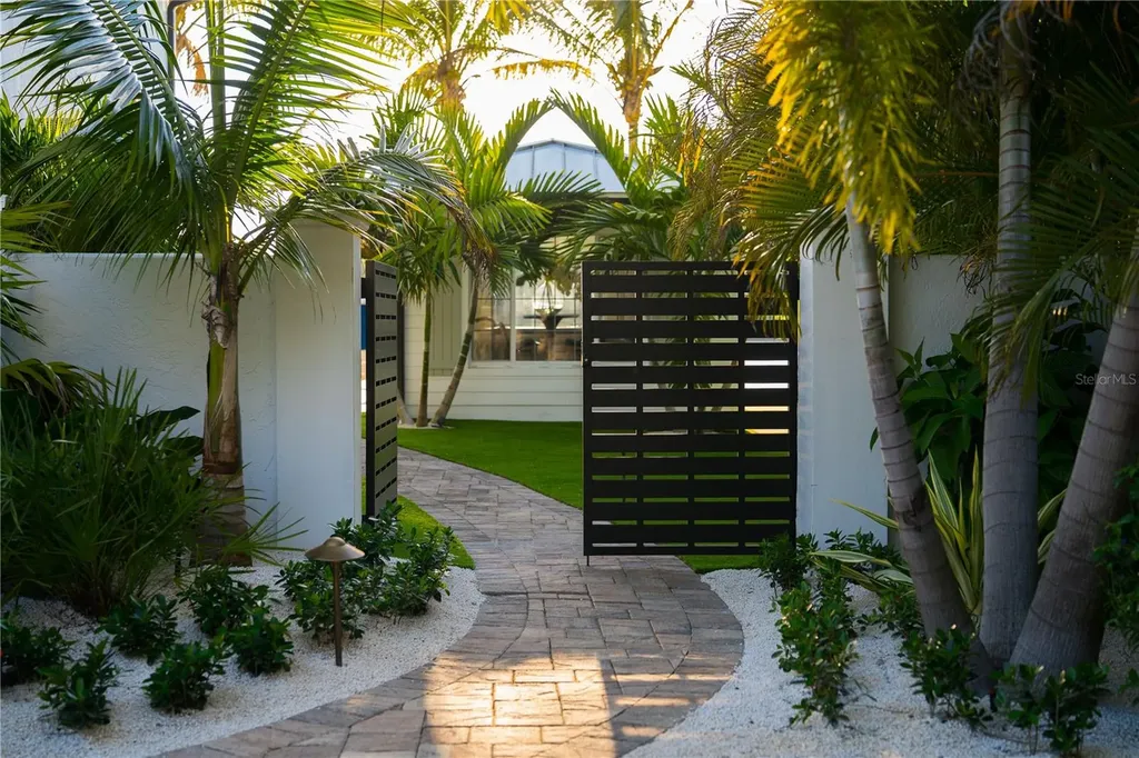 6448 Hollywood Boulevard Sarasota FL 34231