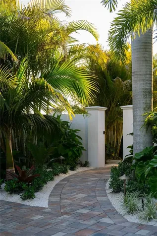 6448 Hollywood Boulevard Sarasota FL 34231