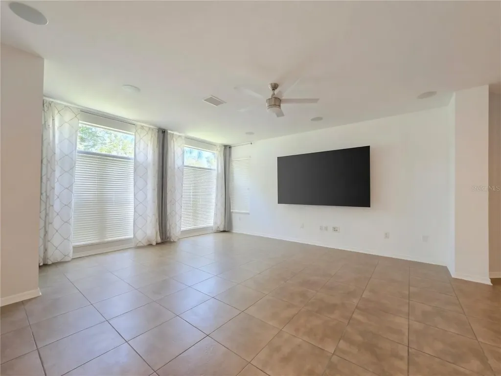 8119 Hampton Lake Drive Tampa FL 33647