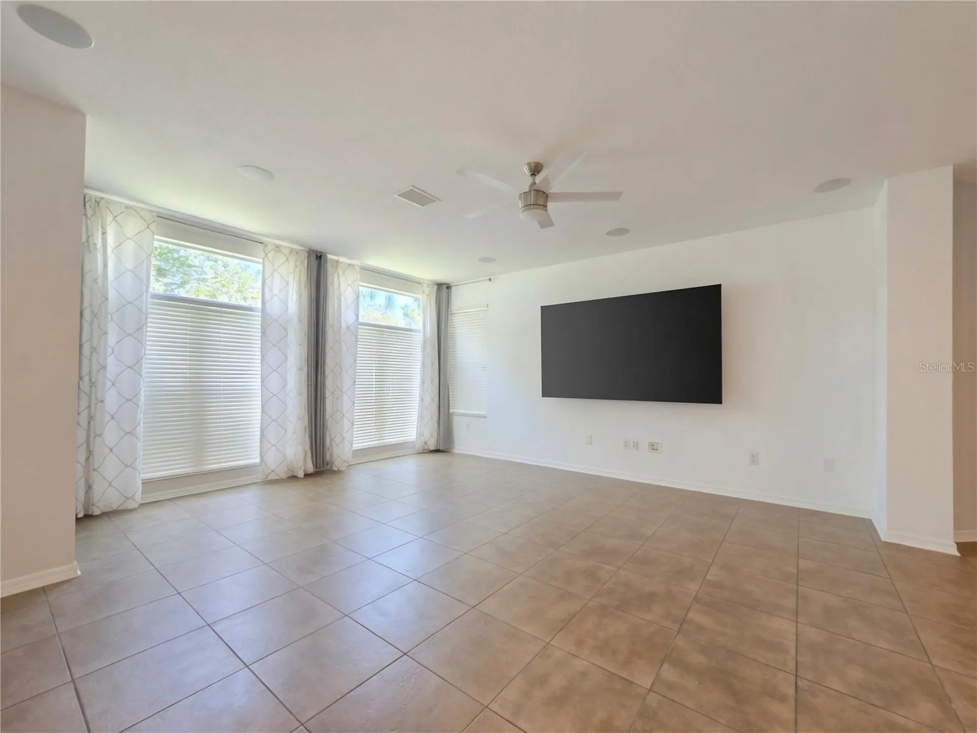 8119 Hampton Lake Drive Tampa FL 33647