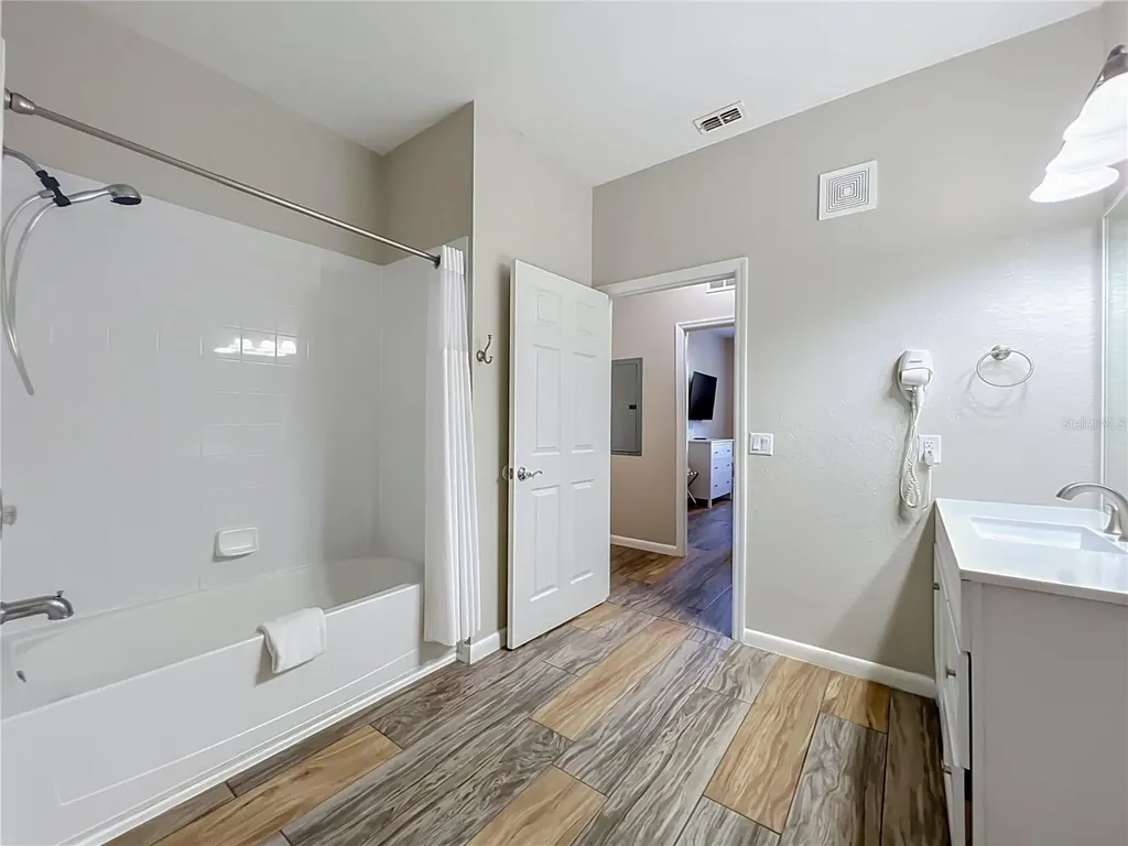 4814 Cayview Avenue Orlando FL 32819