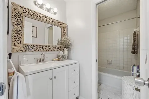 5104 Tennis Court Circle Tampa FL 33617