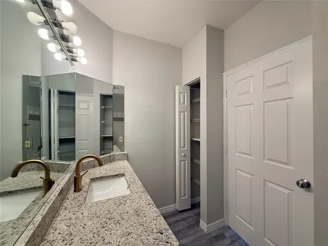 5618 Pinnacle Heights Circle Tampa FL 33624