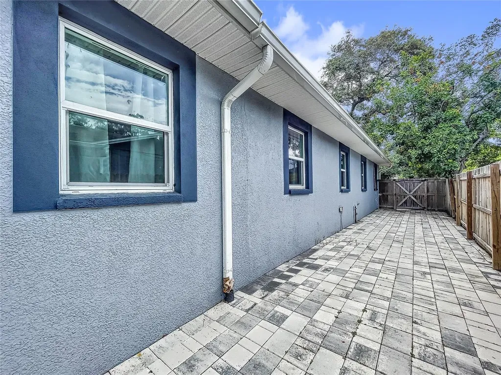 6809 S Himes Avenue Tampa FL 33611