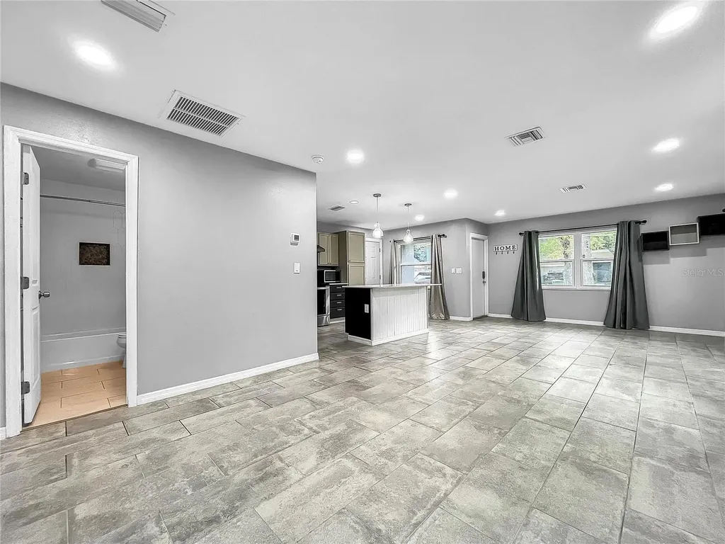 6809 S Himes Avenue Tampa FL 33611