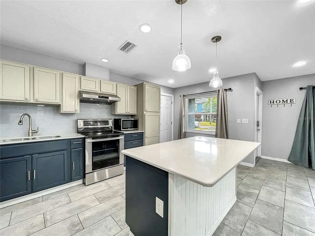6809 S Himes Avenue Tampa FL 33611