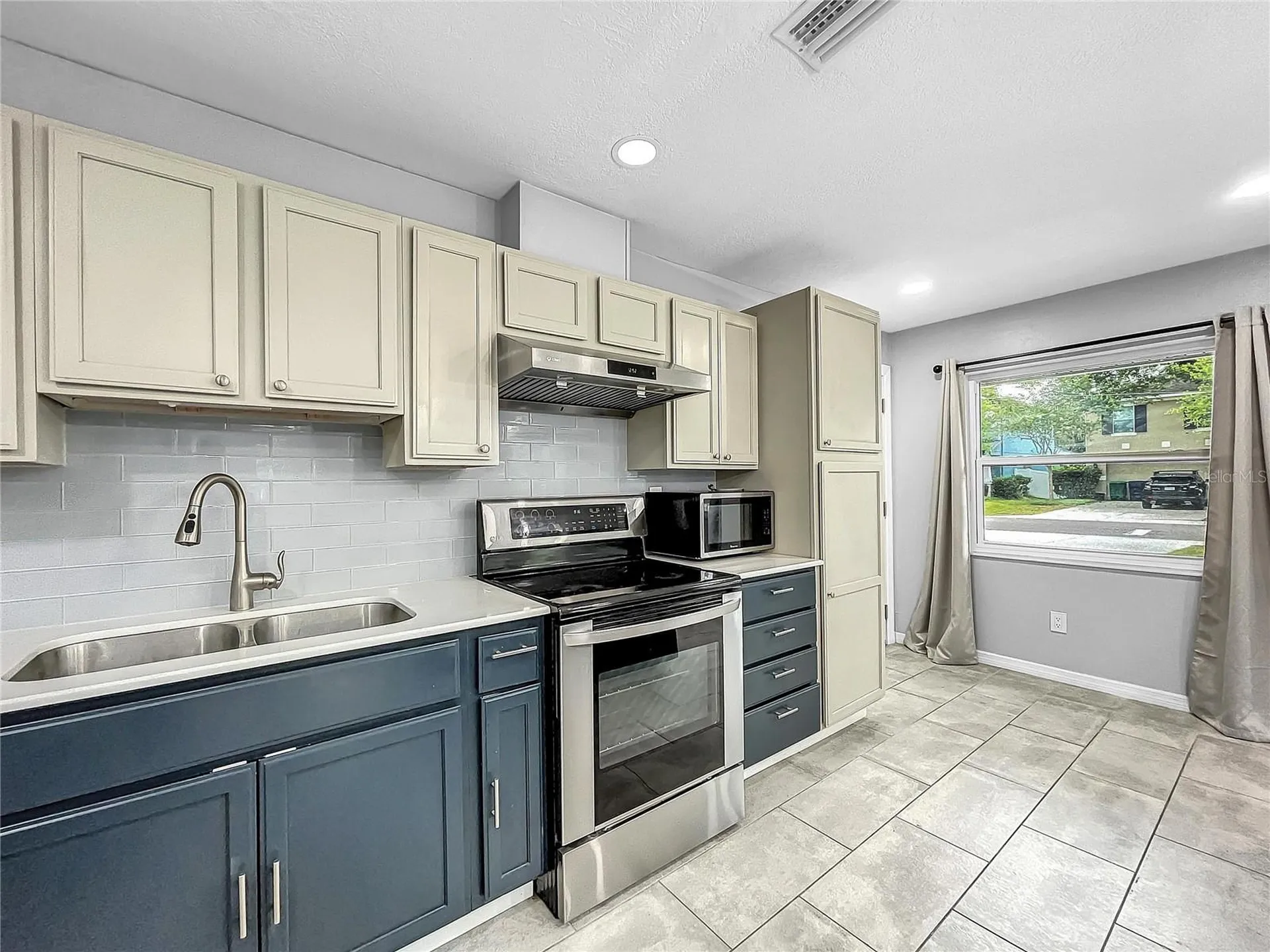 6809 S Himes Avenue Tampa FL 33611