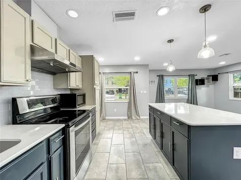 6809 S Himes Avenue Tampa FL 33611