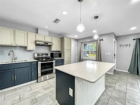 6809 S Himes Avenue Tampa FL 33611