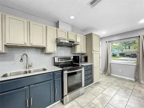 6809 S Himes Avenue Tampa FL 33611