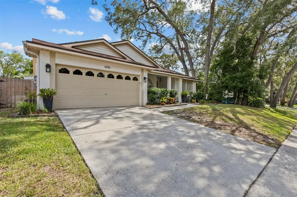 1090 Rolling Oaks Avenue Tarpon Springs FL 34689