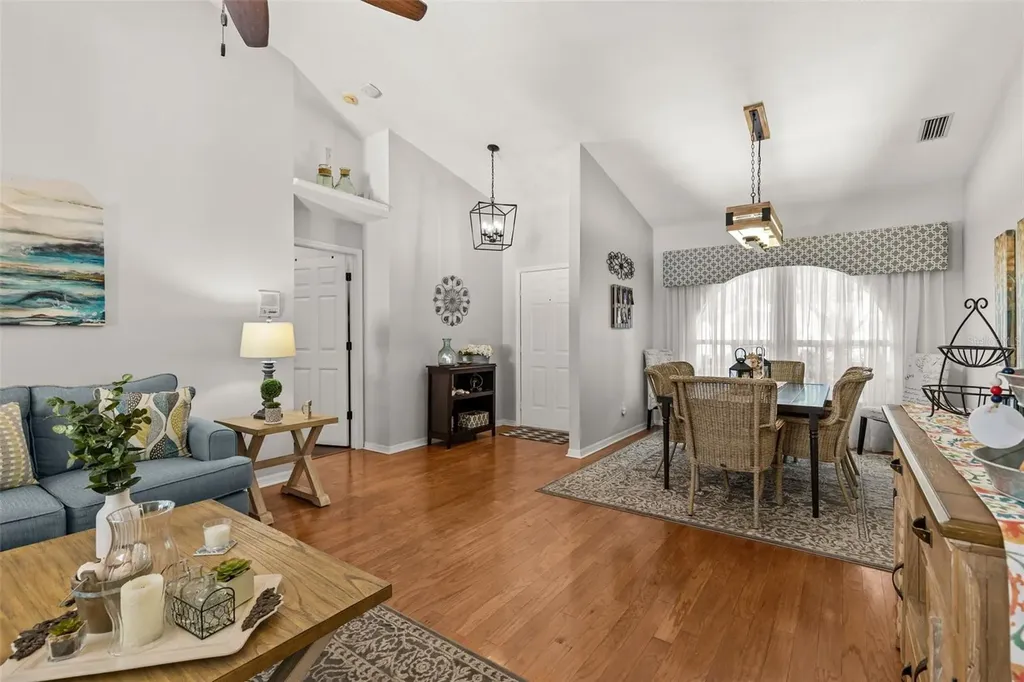 1090 Rolling Oaks Avenue Tarpon Springs FL 34689