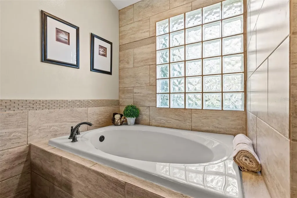 1090 Rolling Oaks Avenue Tarpon Springs FL 34689