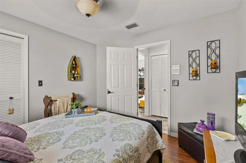 1090 Rolling Oaks Avenue Tarpon Springs FL 34689