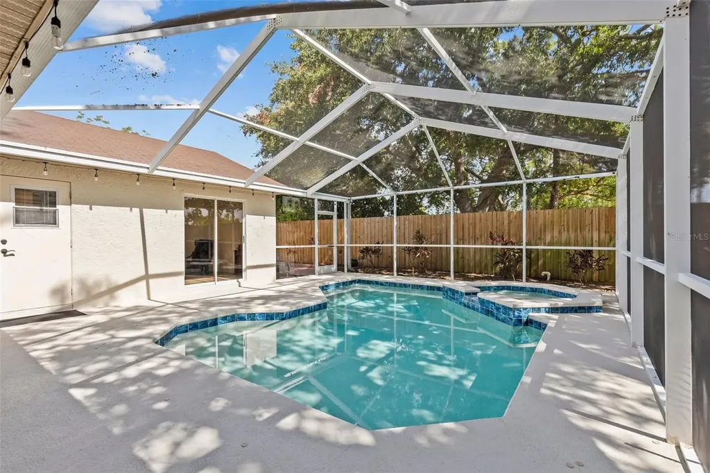 1090 Rolling Oaks Avenue Tarpon Springs FL 34689