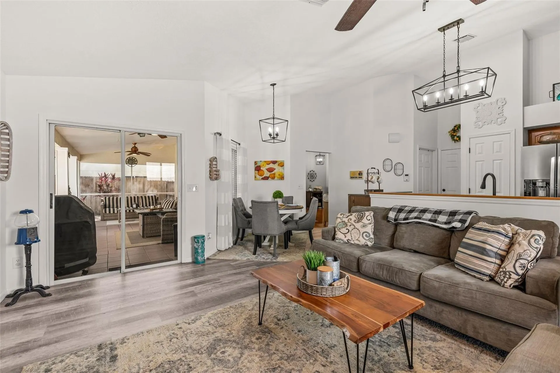 1090 Rolling Oaks Avenue Tarpon Springs FL 34689
