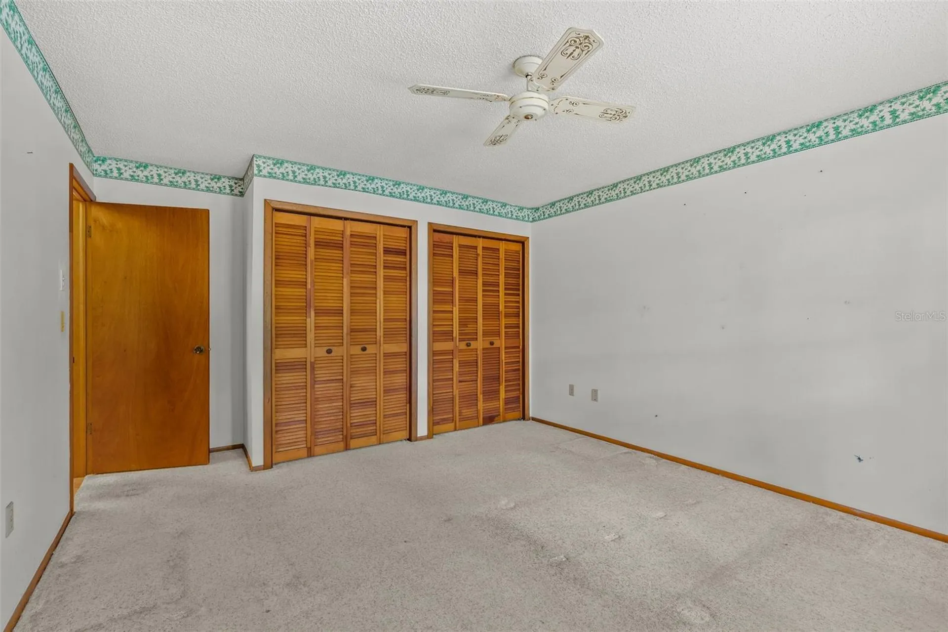 1090 Rolling Oaks Avenue Tarpon Springs FL 34689