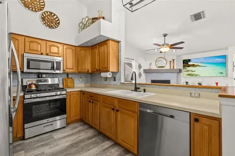 1090 Rolling Oaks Avenue Tarpon Springs FL 34689