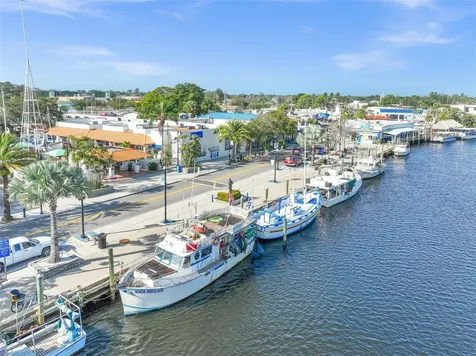 1090 Rolling Oaks Avenue Tarpon Springs FL 34689